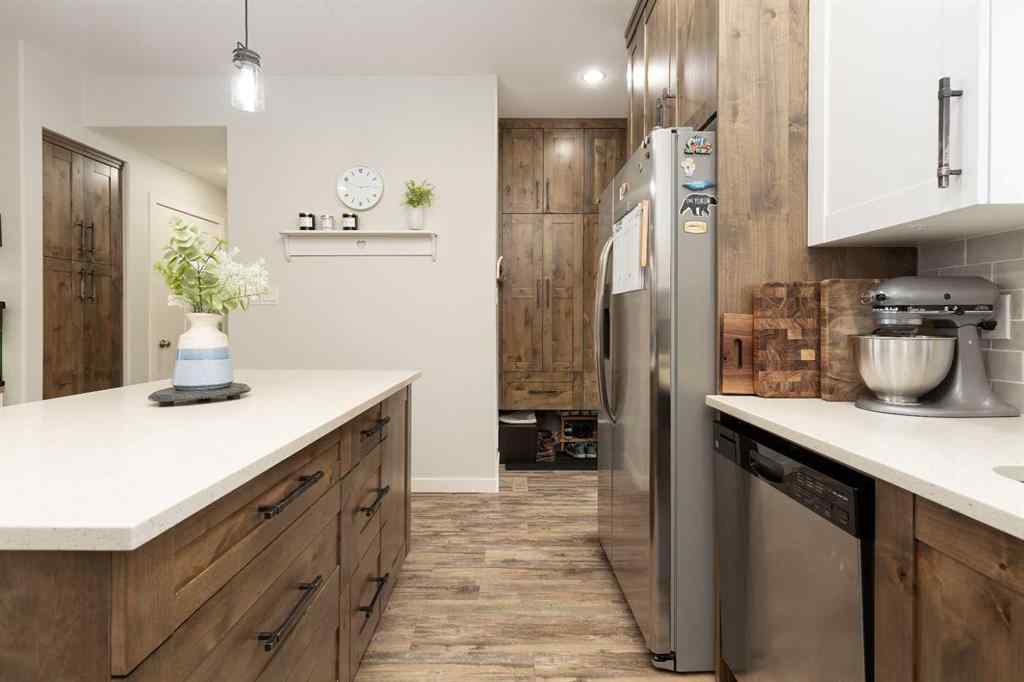 MLS&reg; # A2271548 - 553 Blackwolf Boulevard N in Blackwolf 1 Lethbridge, Residential Open Houses