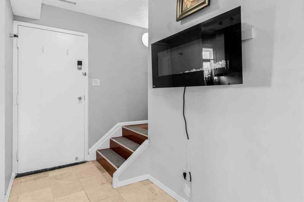 MLS&reg; # A2271562 - Unit #8 3726 Centre Street NE in Highland Park Calgary, Residential Open Houses