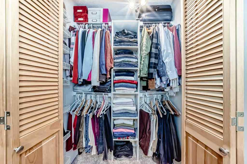 MLS&reg; # A2271582 - 1515 22 Avenue NW in Capitol Hill Calgary, Residential Open Houses