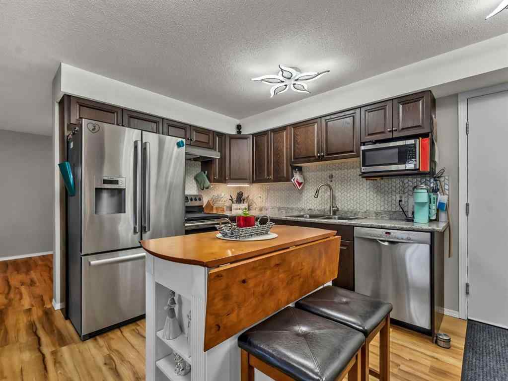 MLS&reg; # A2271588 - Unit #207 1632 Saamis Drive NW in Northwest Crescent Heights Medicine Hat, Residential Open Houses