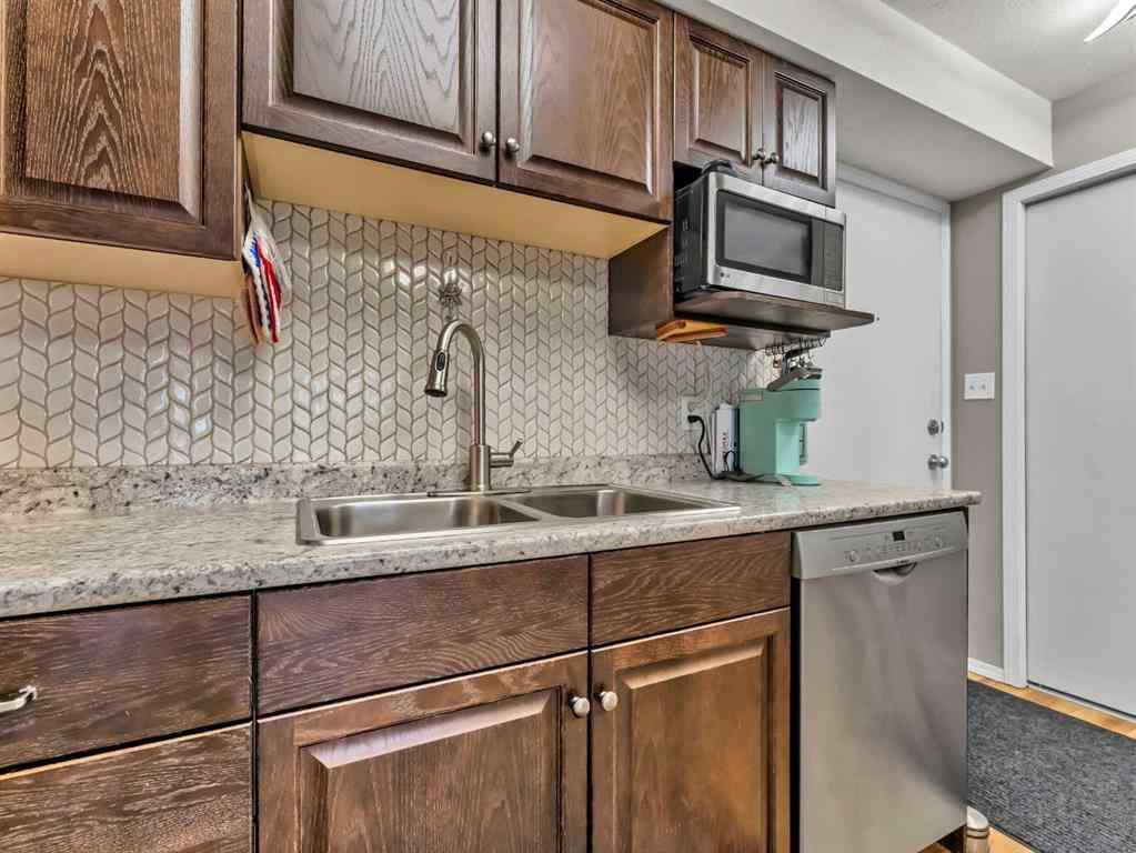 MLS&reg; # A2271588 - Unit #207 1632 Saamis Drive NW in Northwest Crescent Heights Medicine Hat, Residential Open Houses