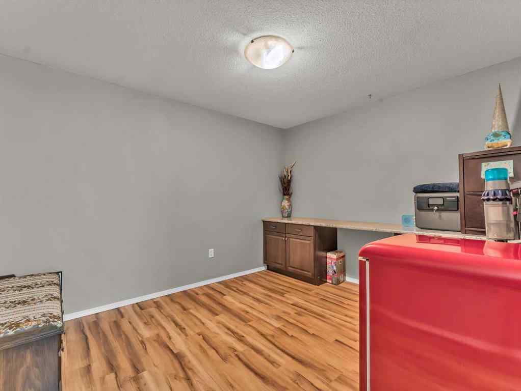 MLS&reg; # A2271588 - Unit #207 1632 Saamis Drive NW in Northwest Crescent Heights Medicine Hat, Residential Open Houses