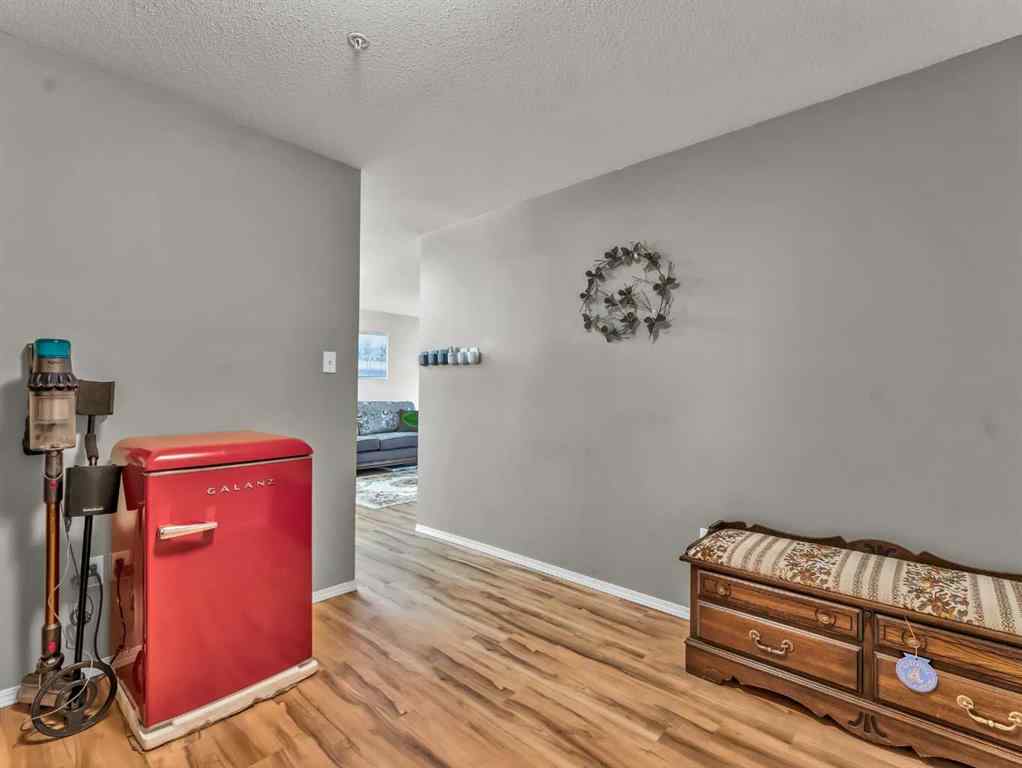 MLS&reg; # A2271588 - Unit #207 1632 Saamis Drive NW in Northwest Crescent Heights Medicine Hat, Residential Open Houses