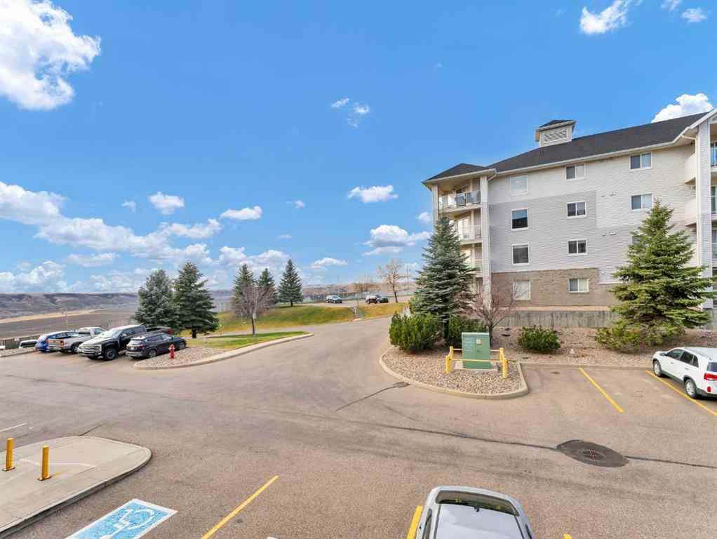 MLS&reg; # A2271588 - Unit #207 1632 Saamis Drive NW in Northwest Crescent Heights Medicine Hat, Residential Open Houses