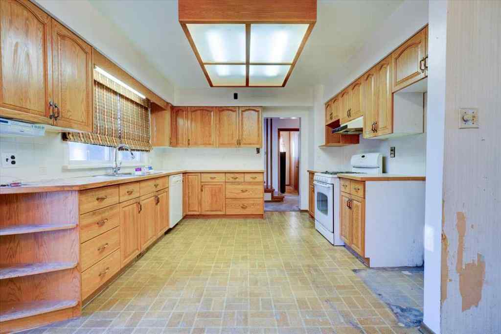 MLS&reg; # A2271603 - 10121 91 Avenue  in Swanavon Grande Prairie, Residential Open Houses