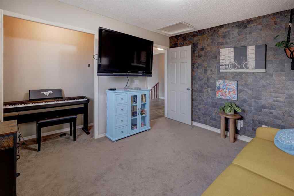 MLS&reg; # A2271614 - 113 Thornleigh Close SE in Thorburn Airdrie, Residential Open Houses