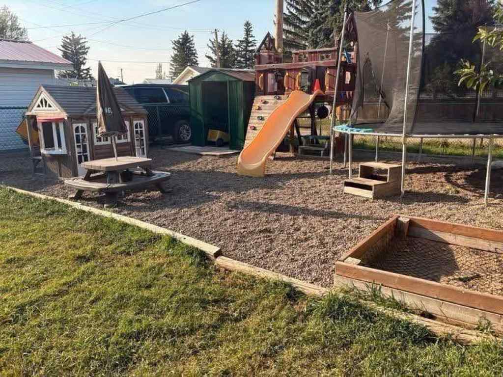 MLS&reg; # A2271656 - 614 5 Avenue W in Hanna Hanna, Residential Open Houses