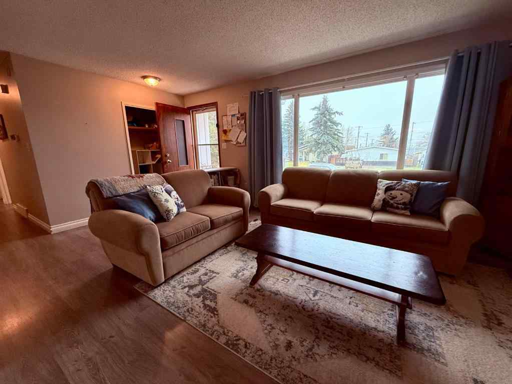 MLS&reg; # A2271656 - 614 5 Avenue W in Hanna Hanna, Residential Open Houses