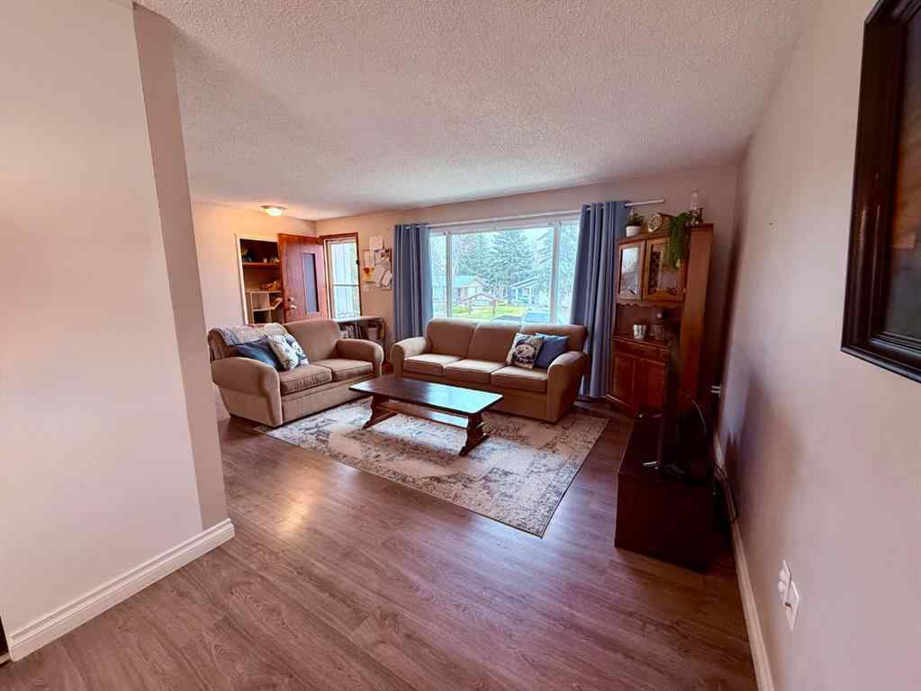 MLS&reg; # A2271656 - 614 5 Avenue W in Hanna Hanna, Residential Open Houses