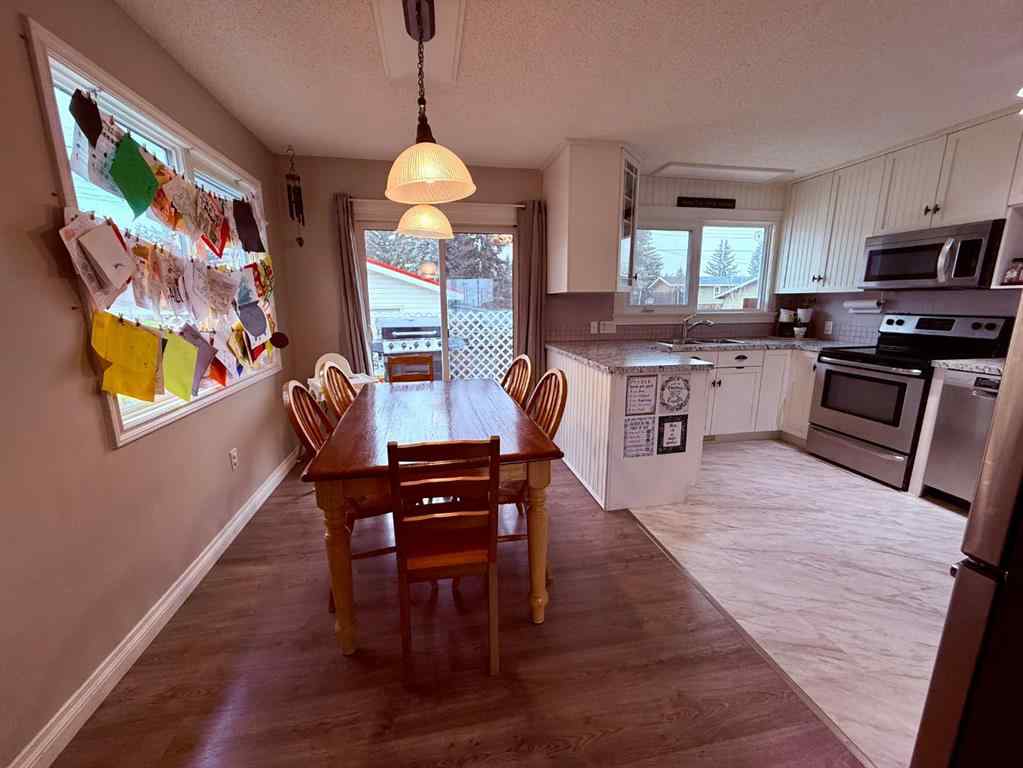 MLS&reg; # A2271656 - 614 5 Avenue W in Hanna Hanna, Residential Open Houses