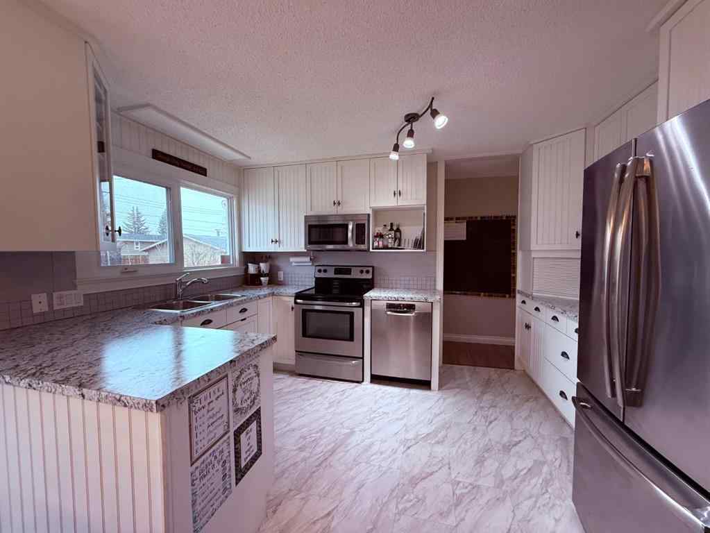 MLS&reg; # A2271656 - 614 5 Avenue W in Hanna Hanna, Residential Open Houses