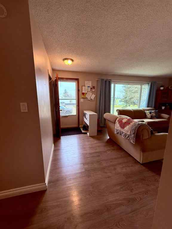 MLS&reg; # A2271656 - 614 5 Avenue W in Hanna Hanna, Residential Open Houses