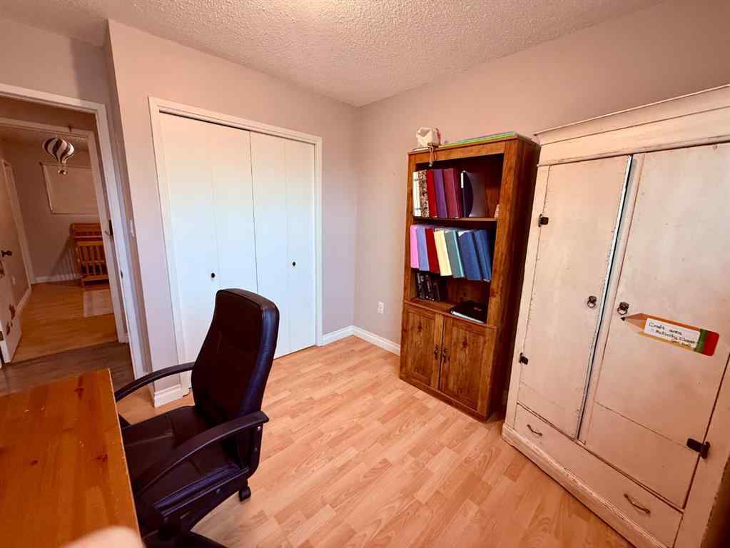 MLS&reg; # A2271656 - 614 5 Avenue W in Hanna Hanna, Residential Open Houses