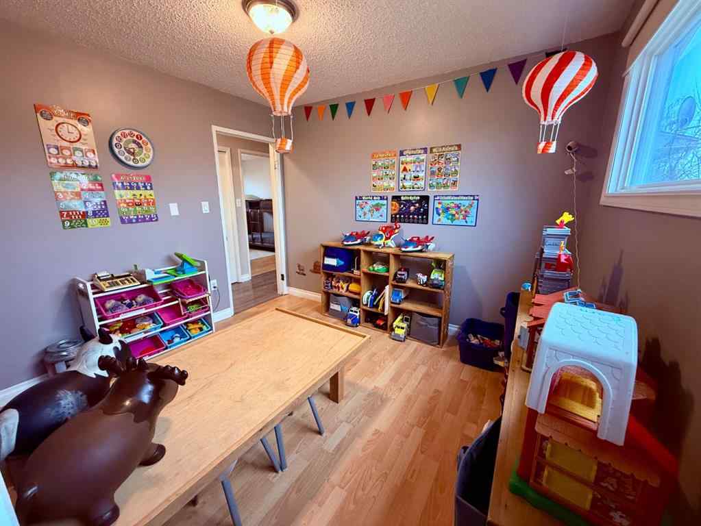 MLS&reg; # A2271656 - 614 5 Avenue W in Hanna Hanna, Residential Open Houses