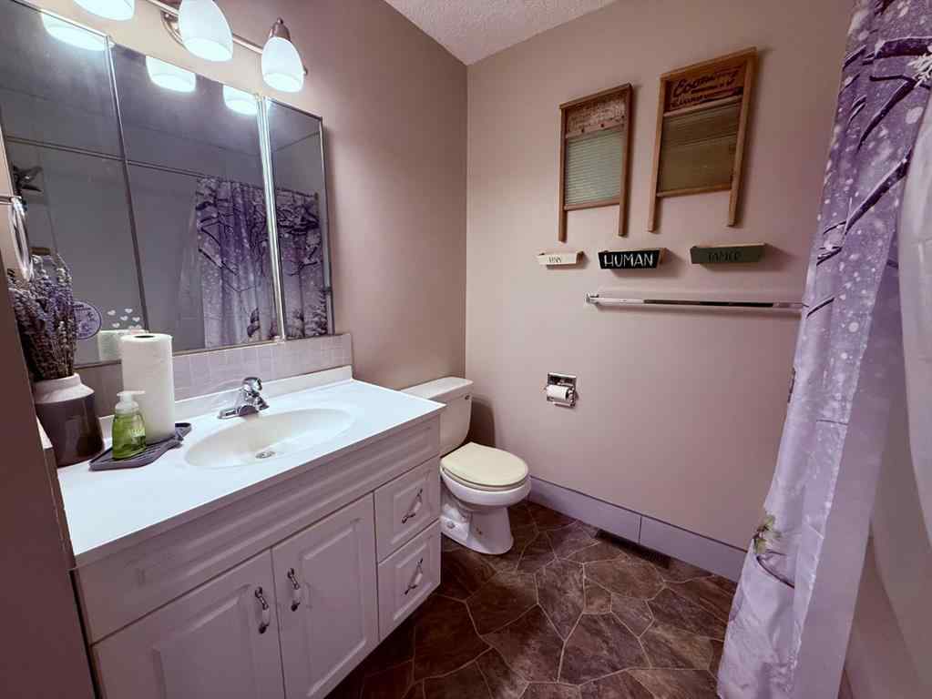 MLS&reg; # A2271656 - 614 5 Avenue W in Hanna Hanna, Residential Open Houses