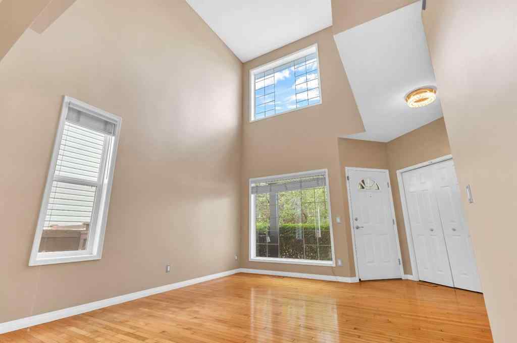 MLS&reg; # A2271661 - 18 Shannon Square SW in Shawnessy Calgary, Residential Open Houses