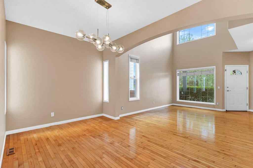 MLS&reg; # A2271661 - 18 Shannon Square SW in Shawnessy Calgary, Residential Open Houses