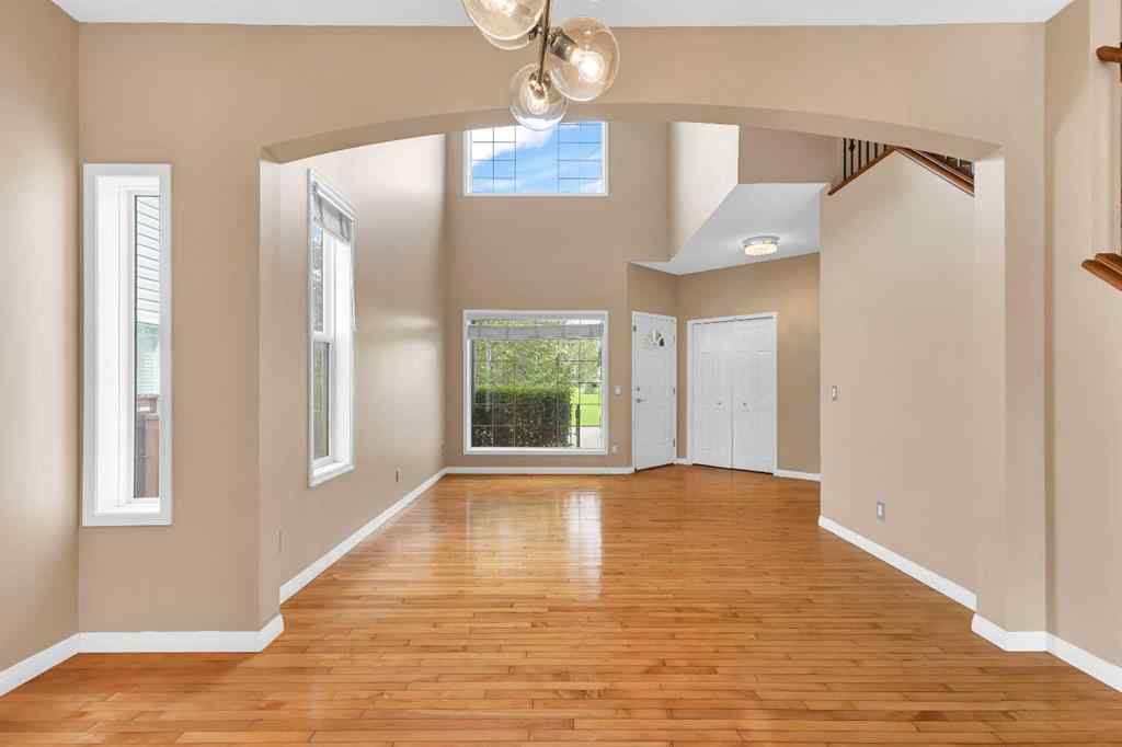 MLS&reg; # A2271661 - 18 Shannon Square SW in Shawnessy Calgary, Residential Open Houses