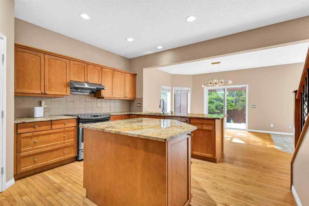 MLS&reg; # A2271661 - 18 Shannon Square SW in Shawnessy Calgary, Residential Open Houses