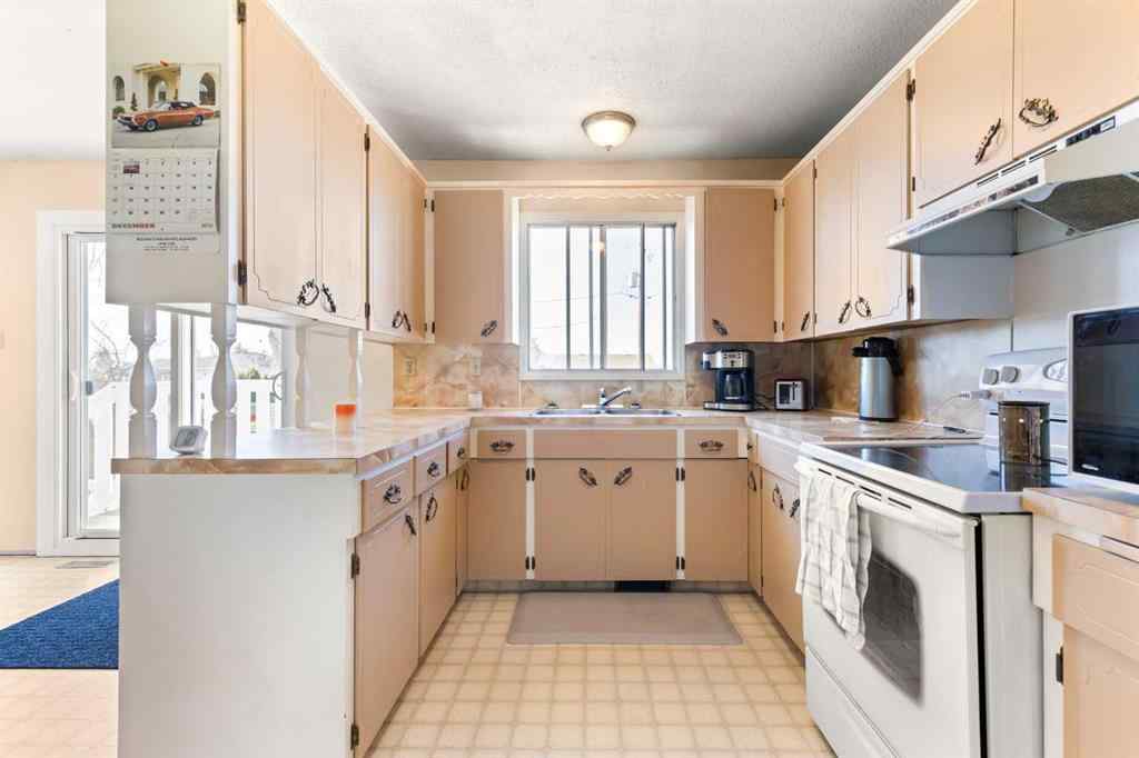 MLS&reg; # A2271681 - 430 Main Street S in NONE Redcliff, Residential Open Houses