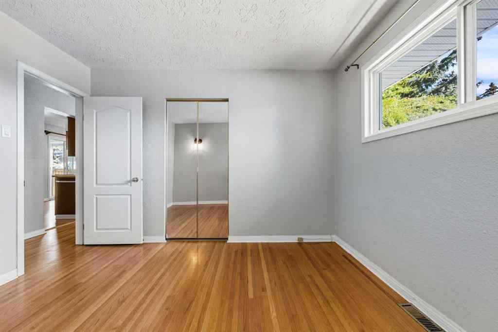 MLS&reg; # A2271712 - 1048 39 Avenue NW in Cambrian Heights Calgary, Residential Open Houses