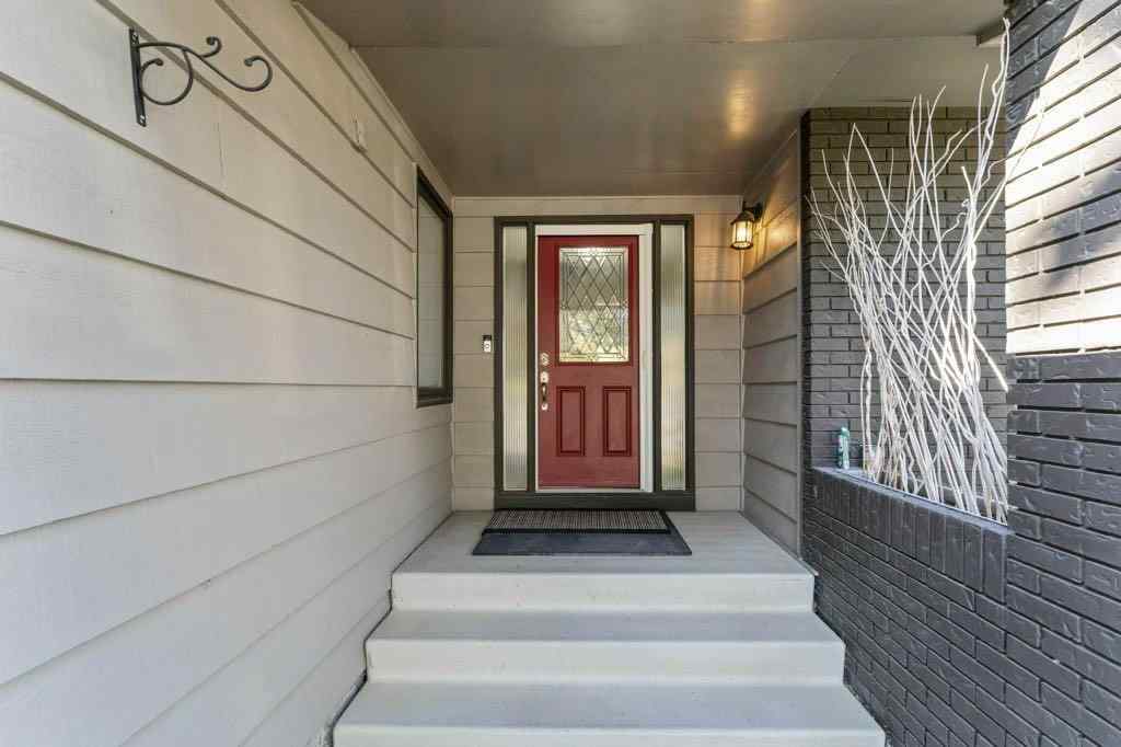 MLS&reg; # A2271714 - 47 Woodmont Way SW in Woodbine Calgary, Residential Open Houses