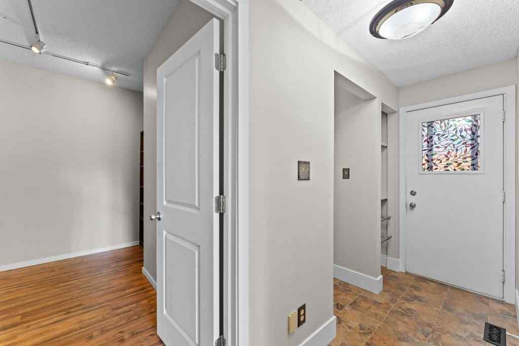 MLS&reg; # A2271714 - 47 Woodmont Way SW in Woodbine Calgary, Residential Open Houses