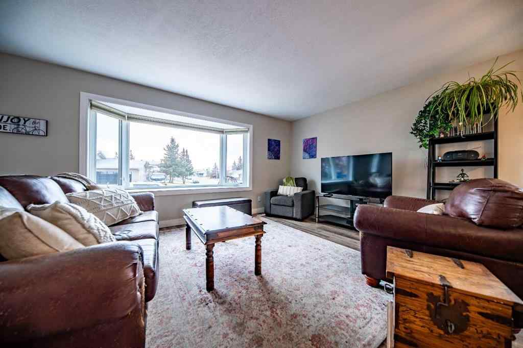 MLS&reg; # A2271725 - 11822 96 Street  in Crystal Ridge Grande Prairie, Residential Open Houses