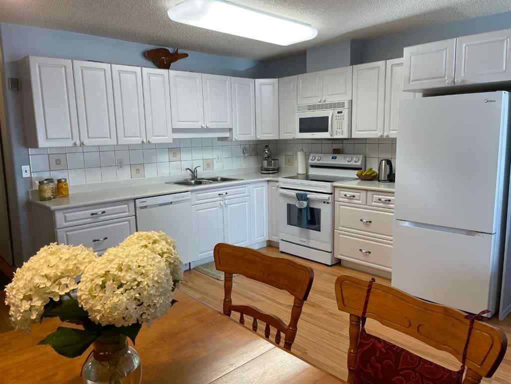 MLS&reg; # A2271728 - Unit #405 1881 17 Street  in NONE Didsbury, Residential Open Houses