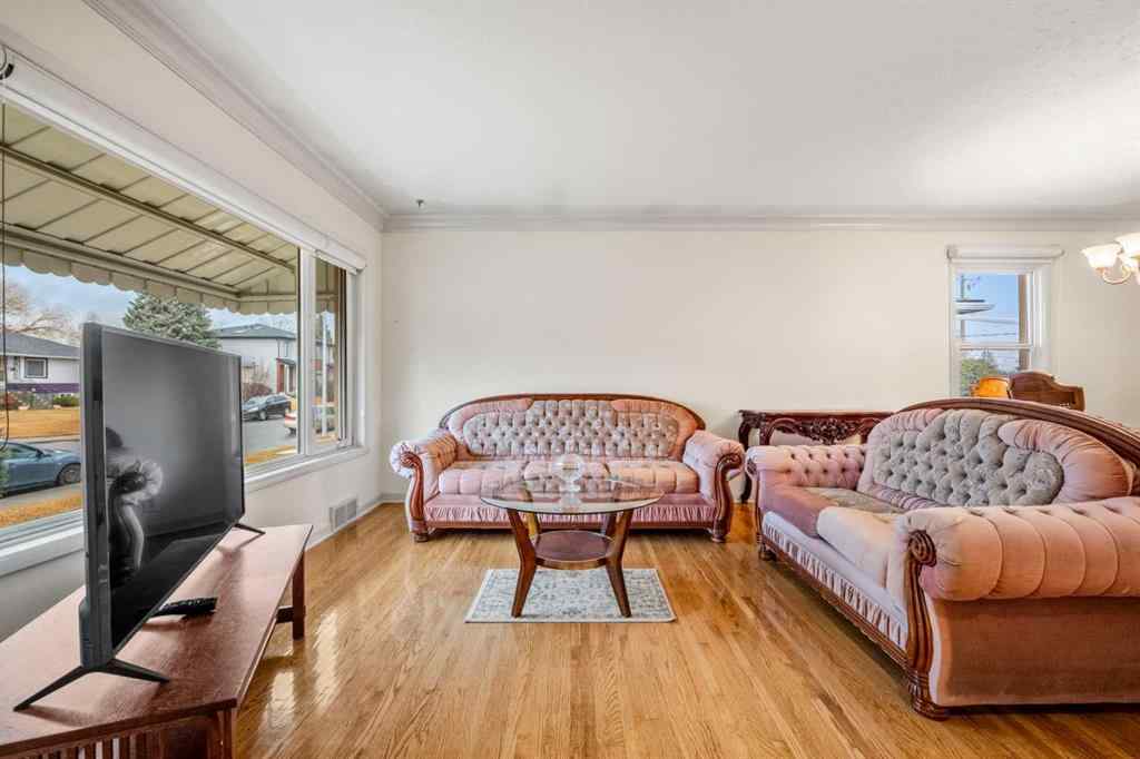 MLS&reg; # A2271735 - 1228 Richland Road NE in Renfrew Calgary, Residential Open Houses