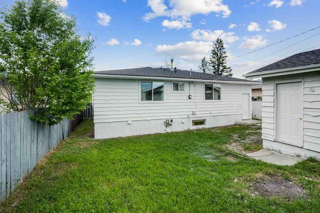 MLS® # A2271744 - 264 Penbrooke Close SE in Penbrooke Meadows Calgary, Residential Open Houses