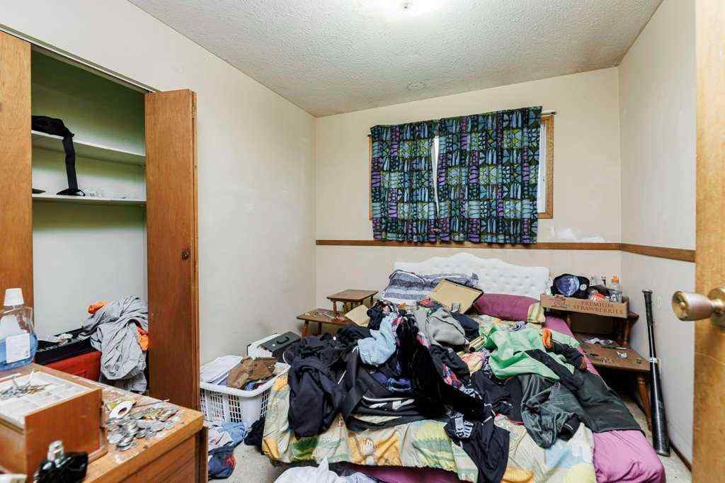 MLS&reg; # A2271760 - 4804 Broadway Avenue  in NONE Blackfalds, Residential Open Houses