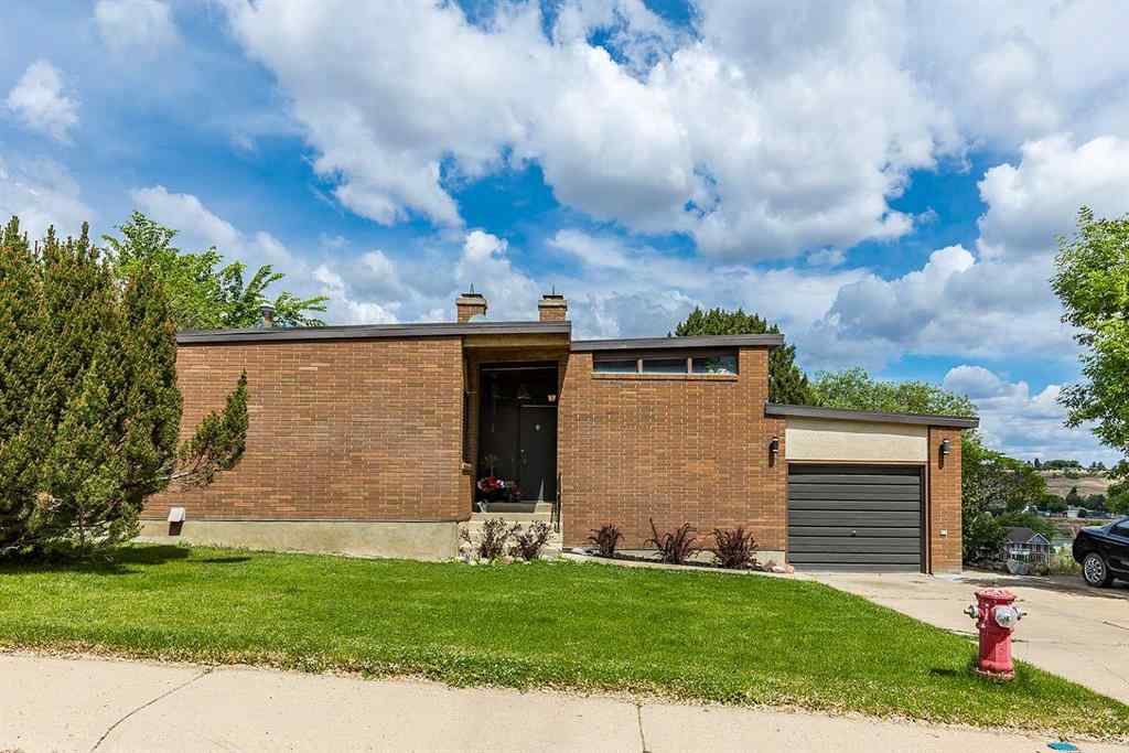 MLS&reg; # A2271765 - 22 Chinook Drive SW in SW Hill Medicine Hat, Residential Open Houses