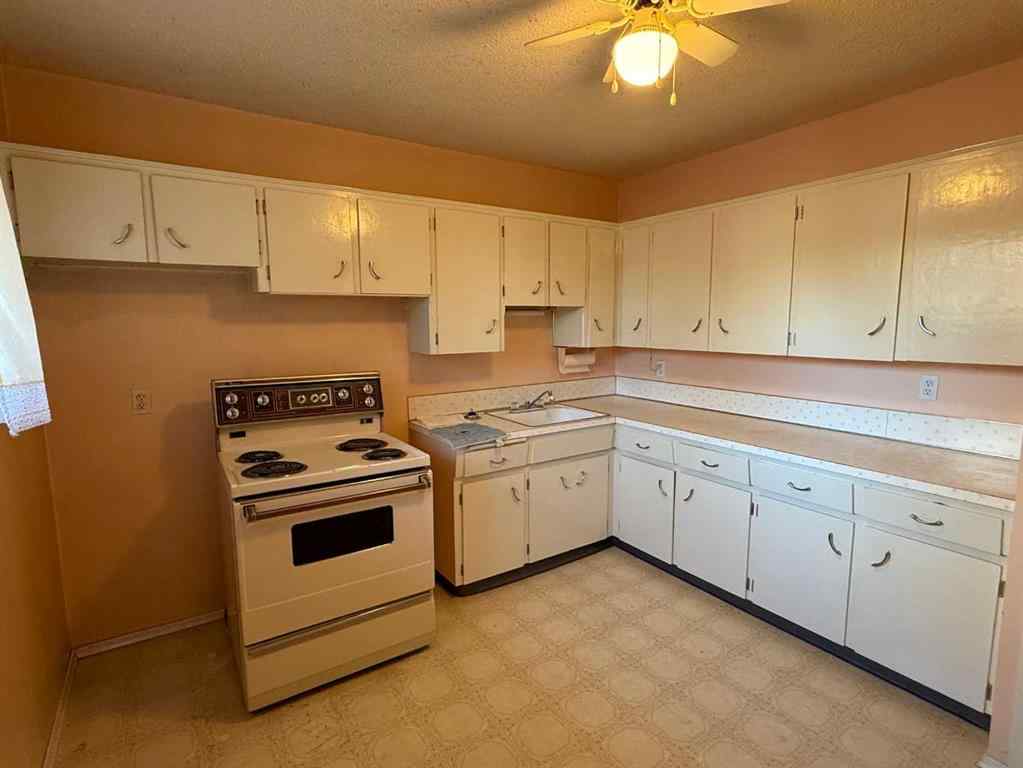 MLS&reg; # A2271771 - 111 27 Avenue NE in Tuxedo Park Calgary, Residential Open Houses