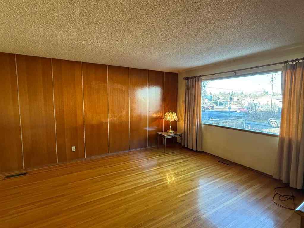 MLS&reg; # A2271771 - 111 27 Avenue NE in Tuxedo Park Calgary, Residential Open Houses