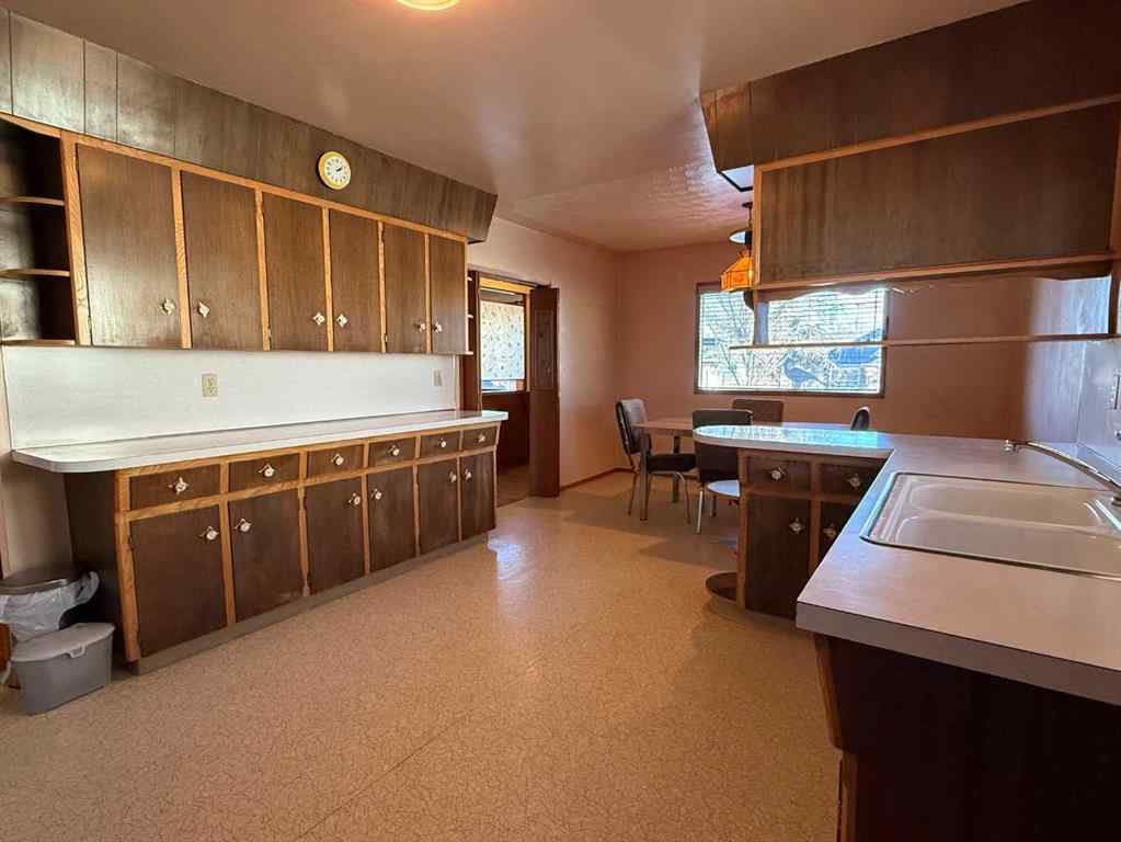 MLS&reg; # A2271771 - 111 27 Avenue NE in Tuxedo Park Calgary, Residential Open Houses