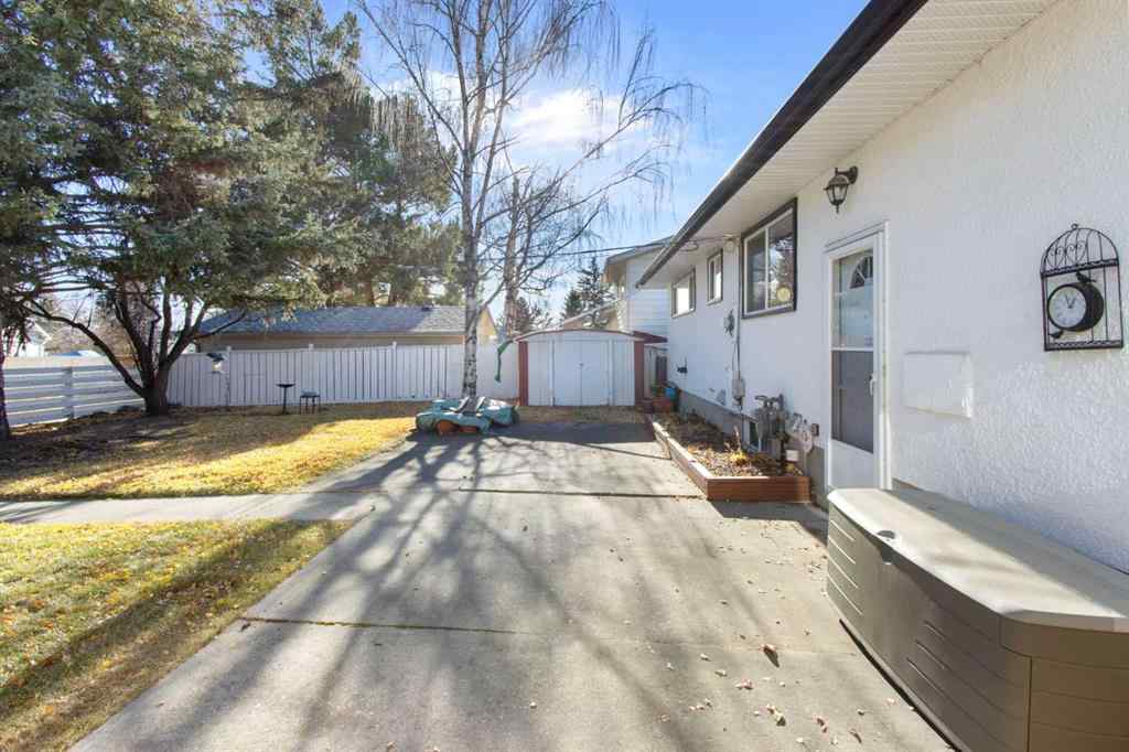 MLS&reg; # A2271776 - 123 Glacier Drive SW in Glamorgan Calgary, Residential Open Houses
