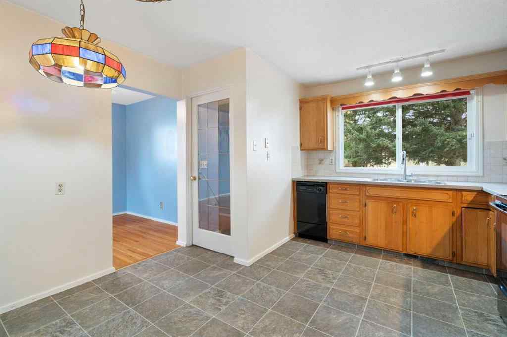 MLS&reg; # A2271776 - 123 Glacier Drive SW in Glamorgan Calgary, Residential Open Houses