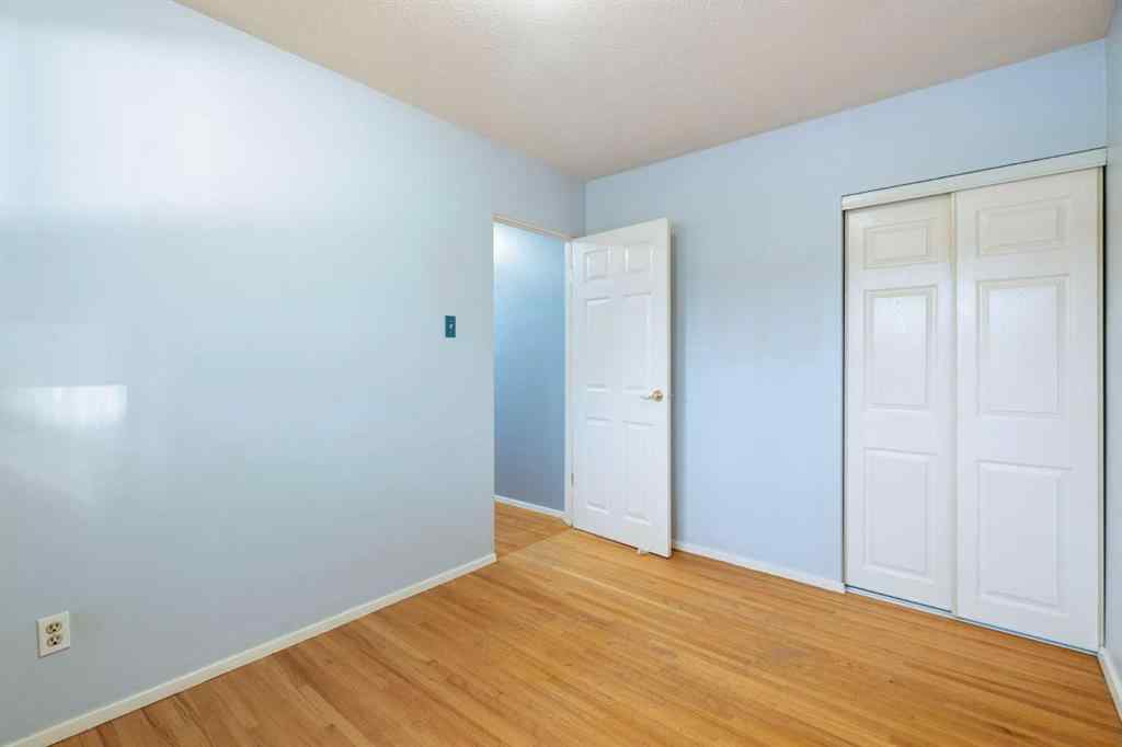 MLS&reg; # A2271776 - 123 Glacier Drive SW in Glamorgan Calgary, Residential Open Houses