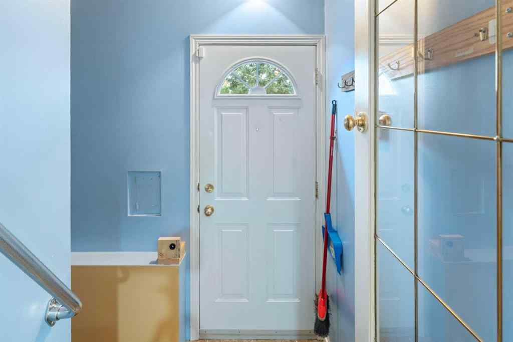 MLS&reg; # A2271776 - 123 Glacier Drive SW in Glamorgan Calgary, Residential Open Houses