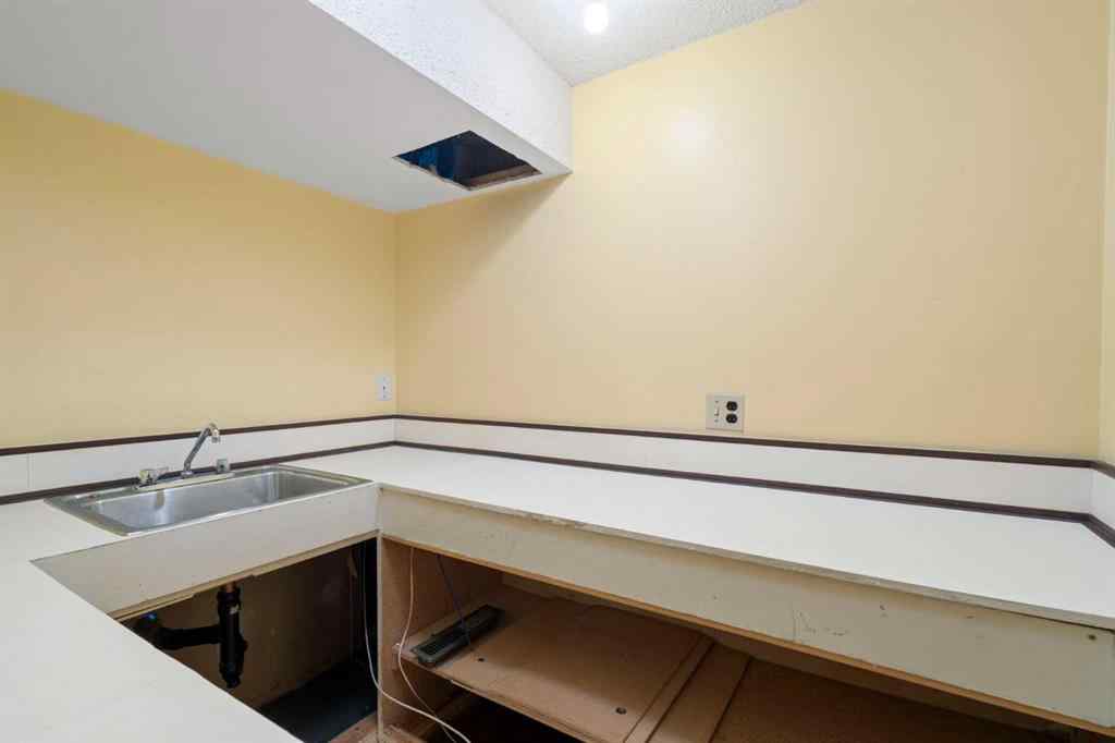 MLS&reg; # A2271776 - 123 Glacier Drive SW in Glamorgan Calgary, Residential Open Houses