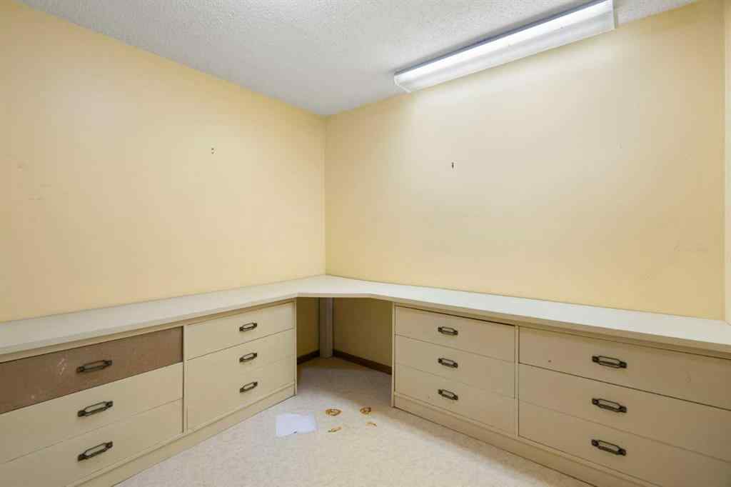 MLS&reg; # A2271776 - 123 Glacier Drive SW in Glamorgan Calgary, Residential Open Houses