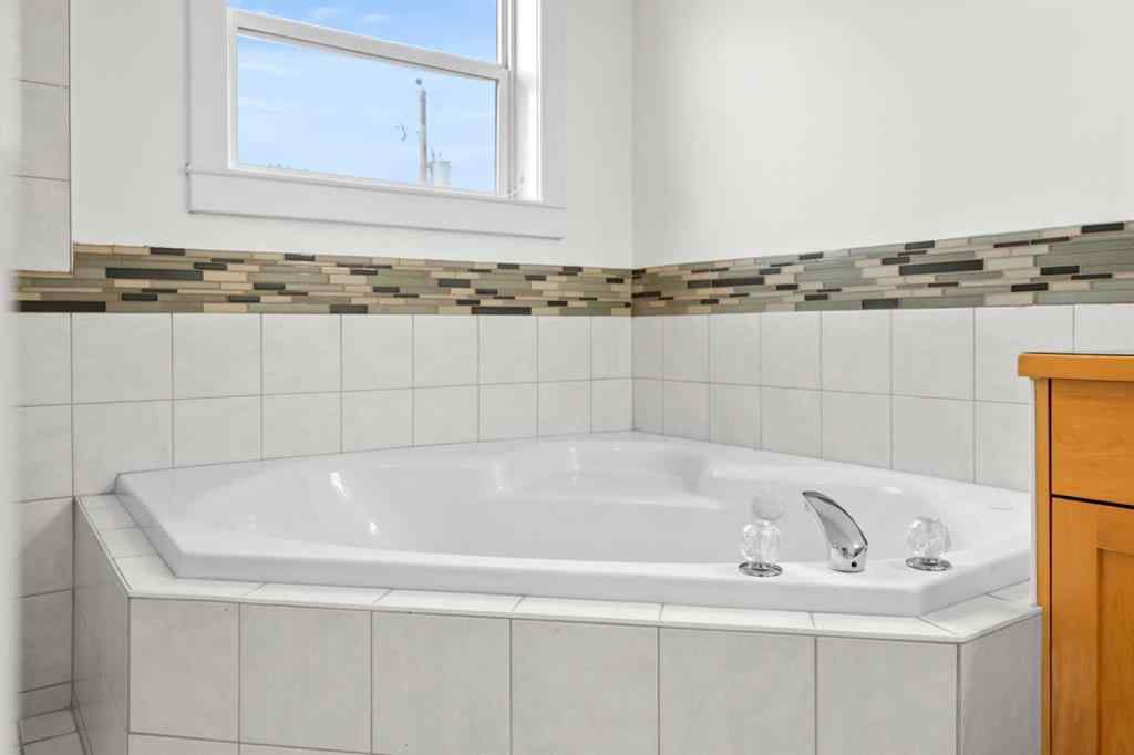 MLS&reg; # A2271782 - 3111 39 Street SW in Glenbrook Calgary, Residential Open Houses