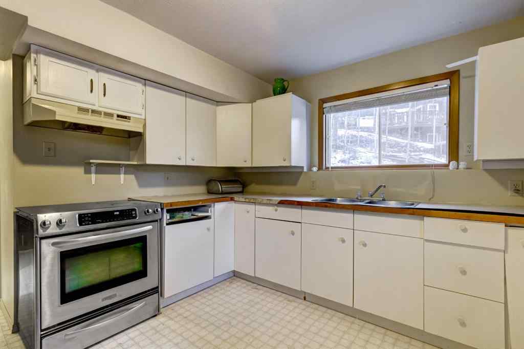 MLS&reg; # A2271788 - 1050 Rundleview Drive  in Rundleview Ests Canmore, Residential Open Houses