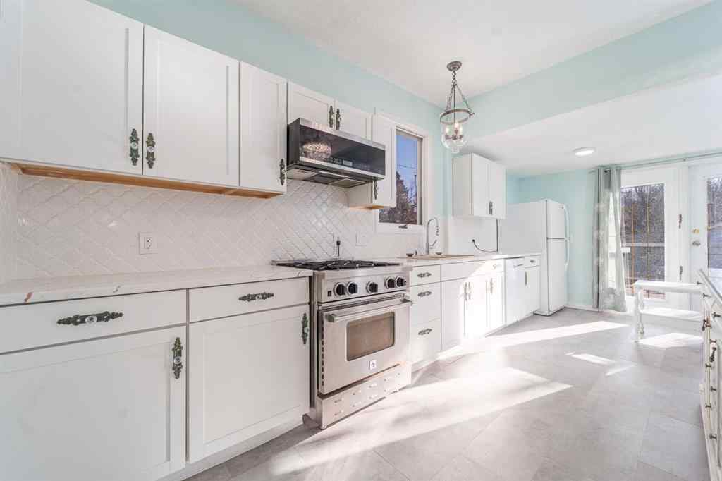 MLS&reg; # A2271796 - 1230 5A Avenue S in London Road Lethbridge, Residential Open Houses