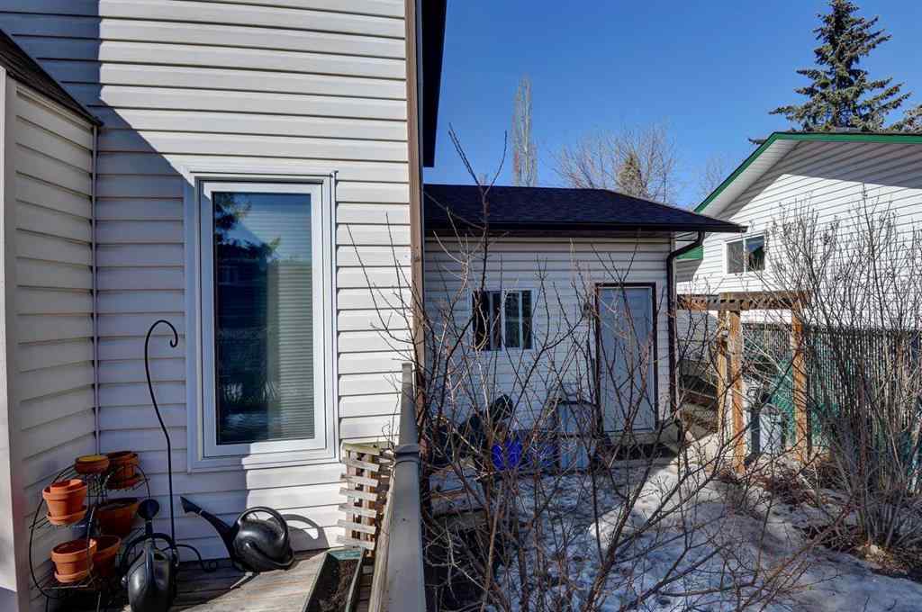MLS&reg; # A2271803 - 80 Woodglen Road SW in Woodbine Calgary, Residential Open Houses