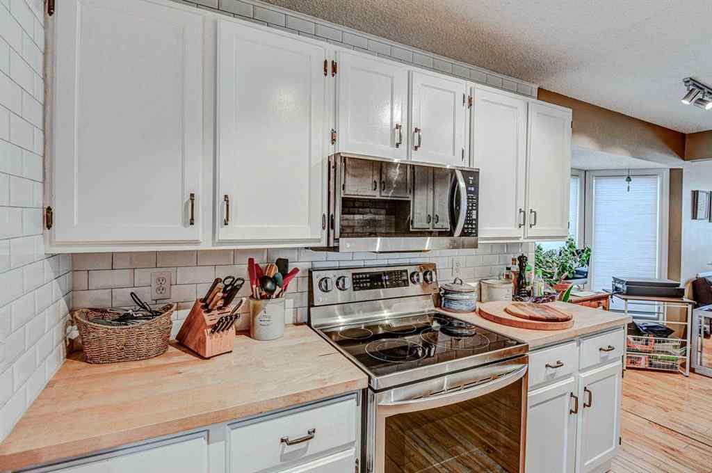 MLS&reg; # A2271803 - 80 Woodglen Road SW in Woodbine Calgary, Residential Open Houses