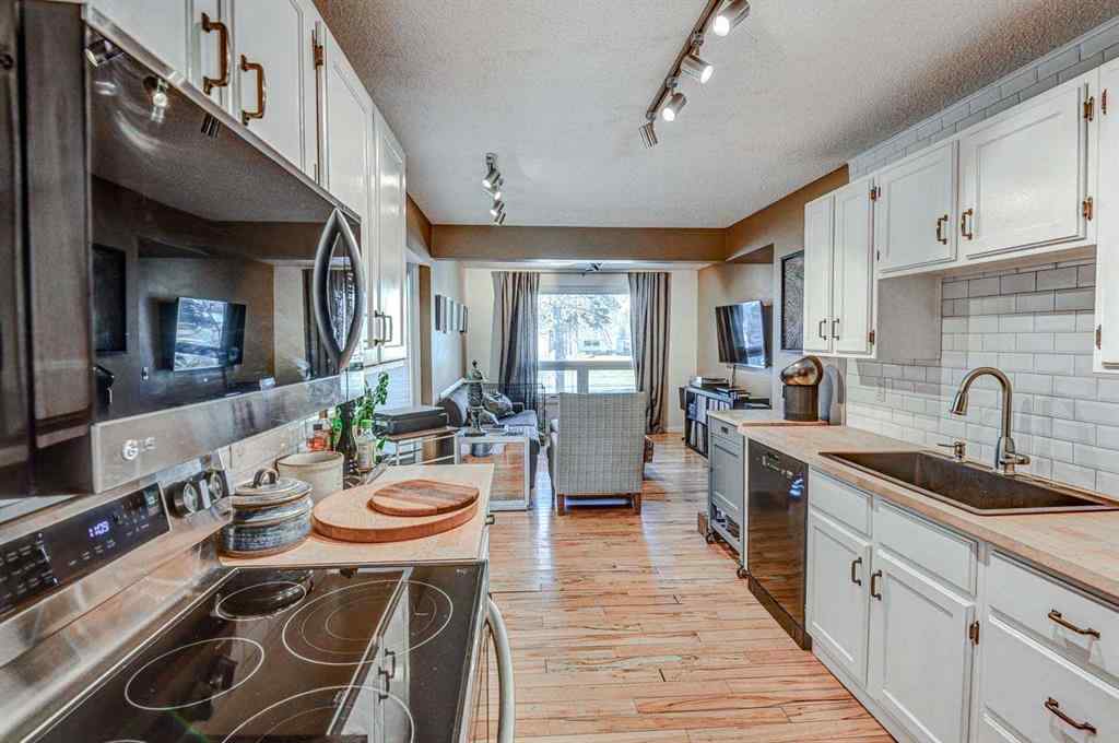 MLS&reg; # A2271803 - 80 Woodglen Road SW in Woodbine Calgary, Residential Open Houses