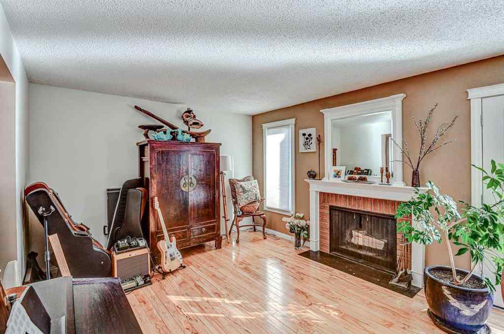 MLS&reg; # A2271803 - 80 Woodglen Road SW in Woodbine Calgary, Residential Open Houses