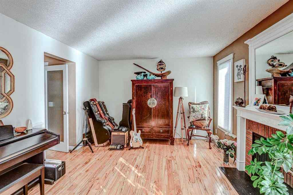 MLS&reg; # A2271803 - 80 Woodglen Road SW in Woodbine Calgary, Residential Open Houses